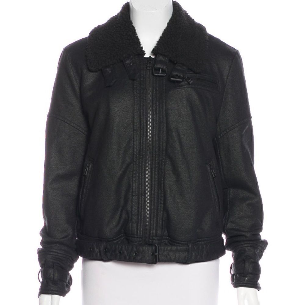 Free People Long Sleeved Black Flight Jacket! ❤️